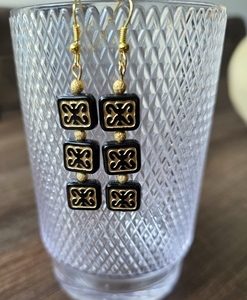 Set oorbellen rechthoek zwart/goud