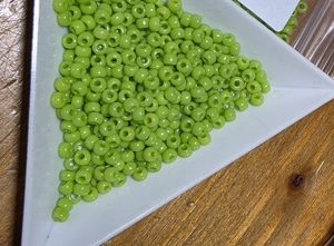 Opaque chartreuse green 3mm  8-416 (10g)