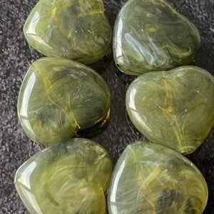 Olijfgroen hart 35,5*37,5mm